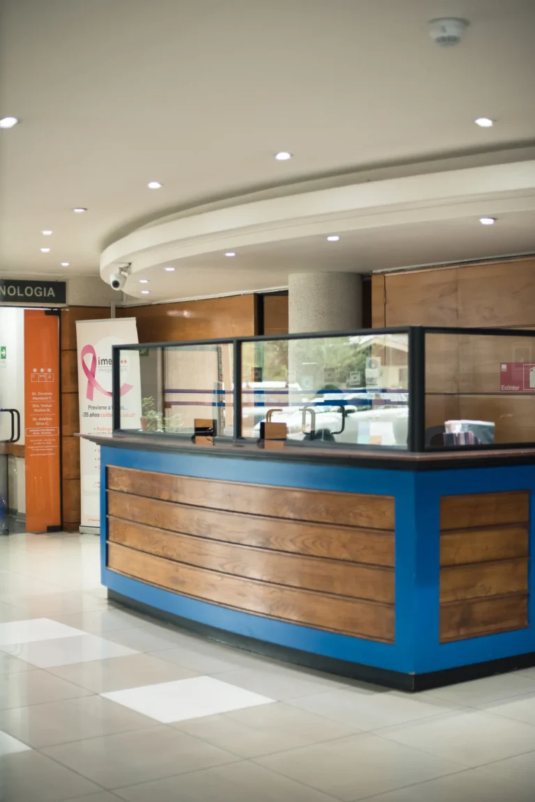 Recepción del Centro Médico Dinamarca, Av. Dinamarca 621, Temuco